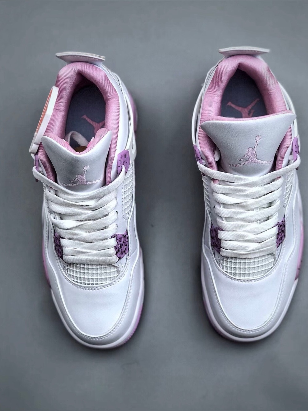 Air Jordan 4 Retro Pink Oreo.